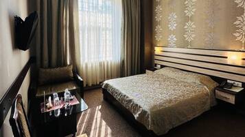 Standard Double Room | Bar mini, meja, kalis bunyi, Wi-fi percuma