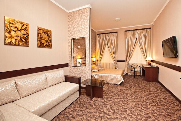 Classic Suite, 1 Double Bed with Sofa bed | Living area | Plasma TV