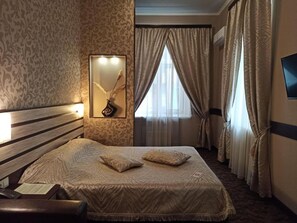 Minibar, desk, soundproofing, free WiFi - Hotel Classic (Kharkiv)