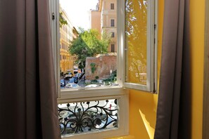 Exterior - LHG Comfy Rooms (Rome)