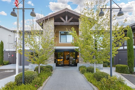 Exterior. Best Western Plus Stevenson Manor