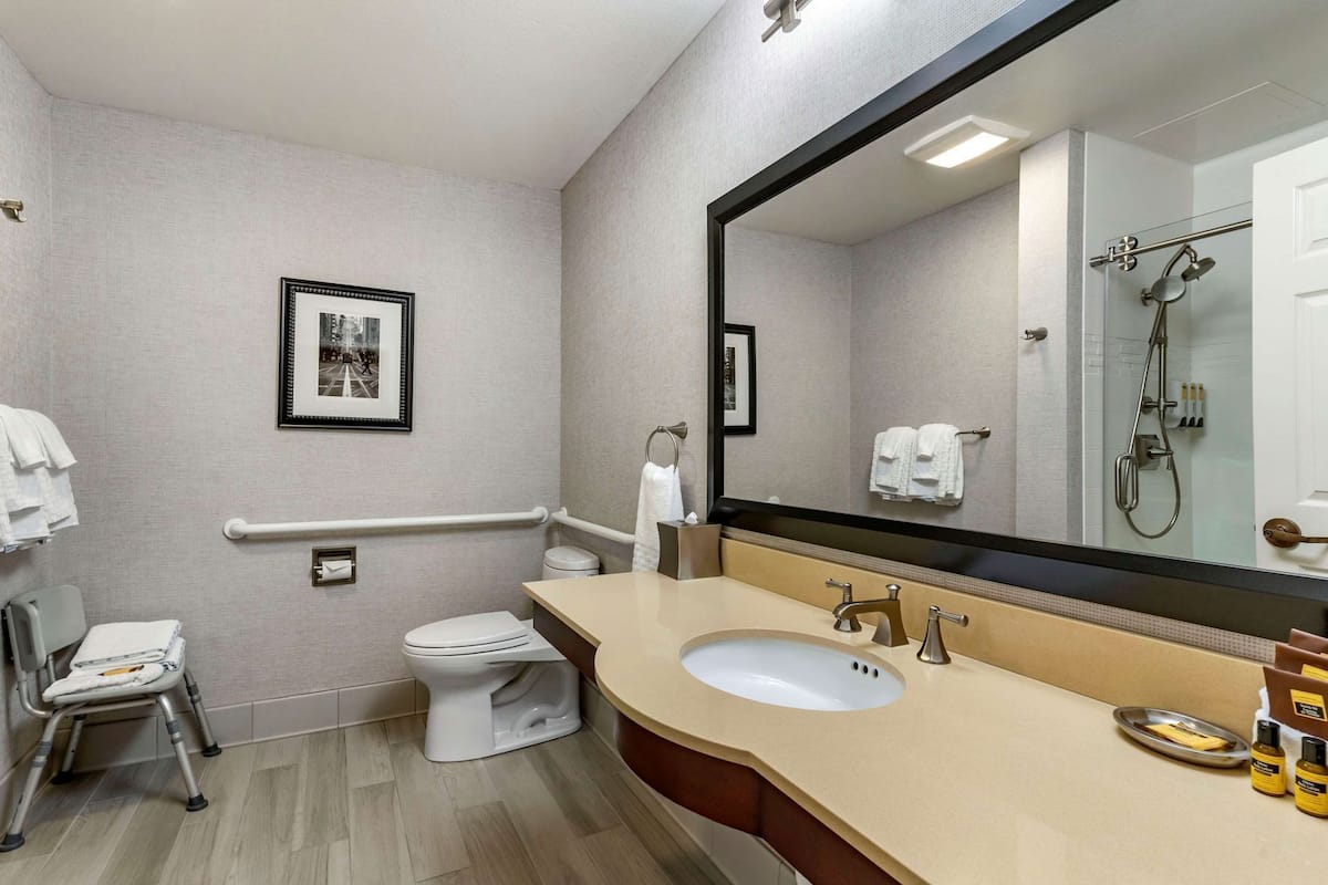 Baño | Amenidades de baño gratuitas, secadora de cabello, toallas, jabón