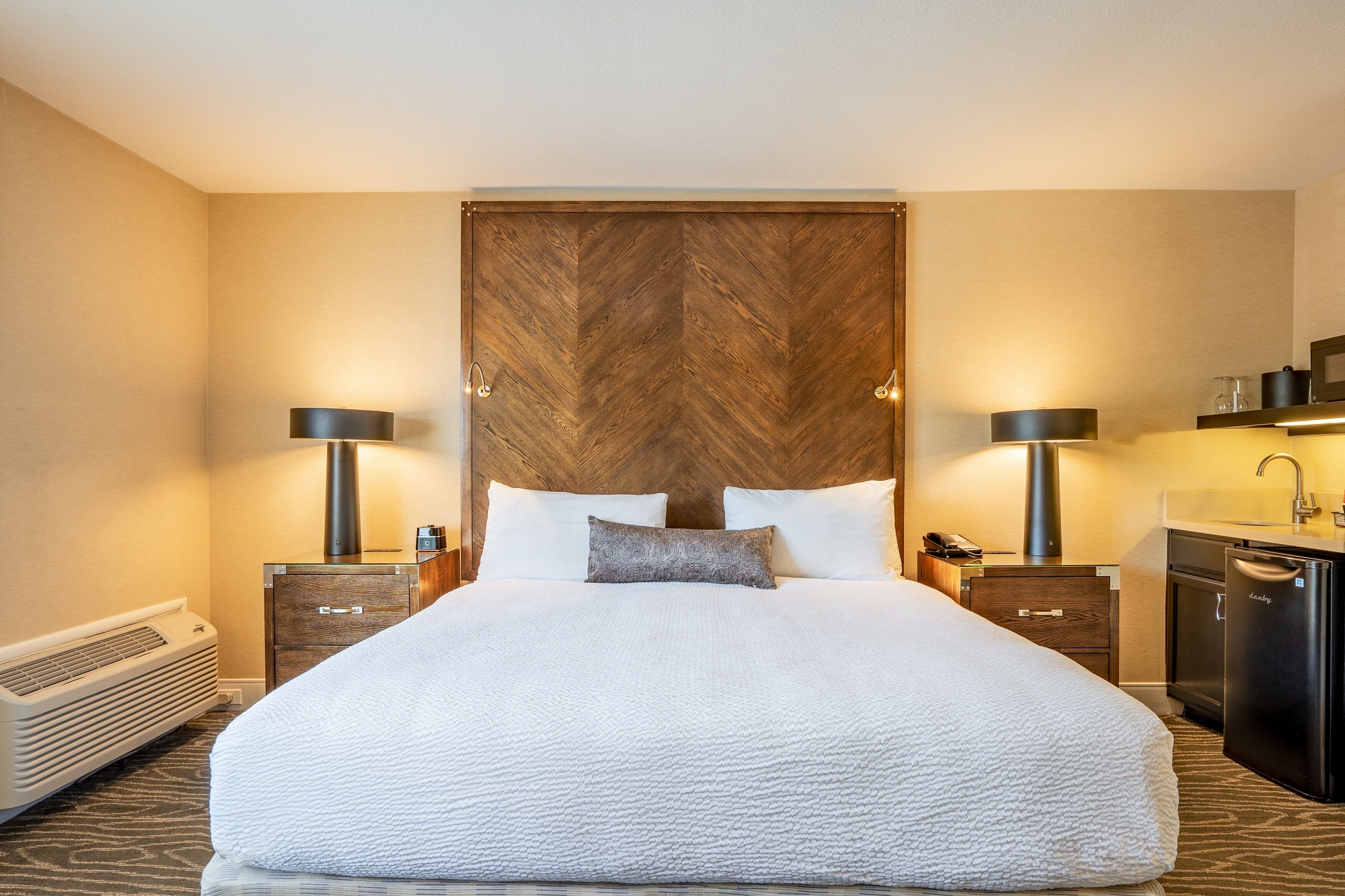 Standard Room, 1 King Bed, Non Smoking (Upstairs or Second Floor) | 1 bedroom, hypo-allergenic bedding available, desk, laptop workspace