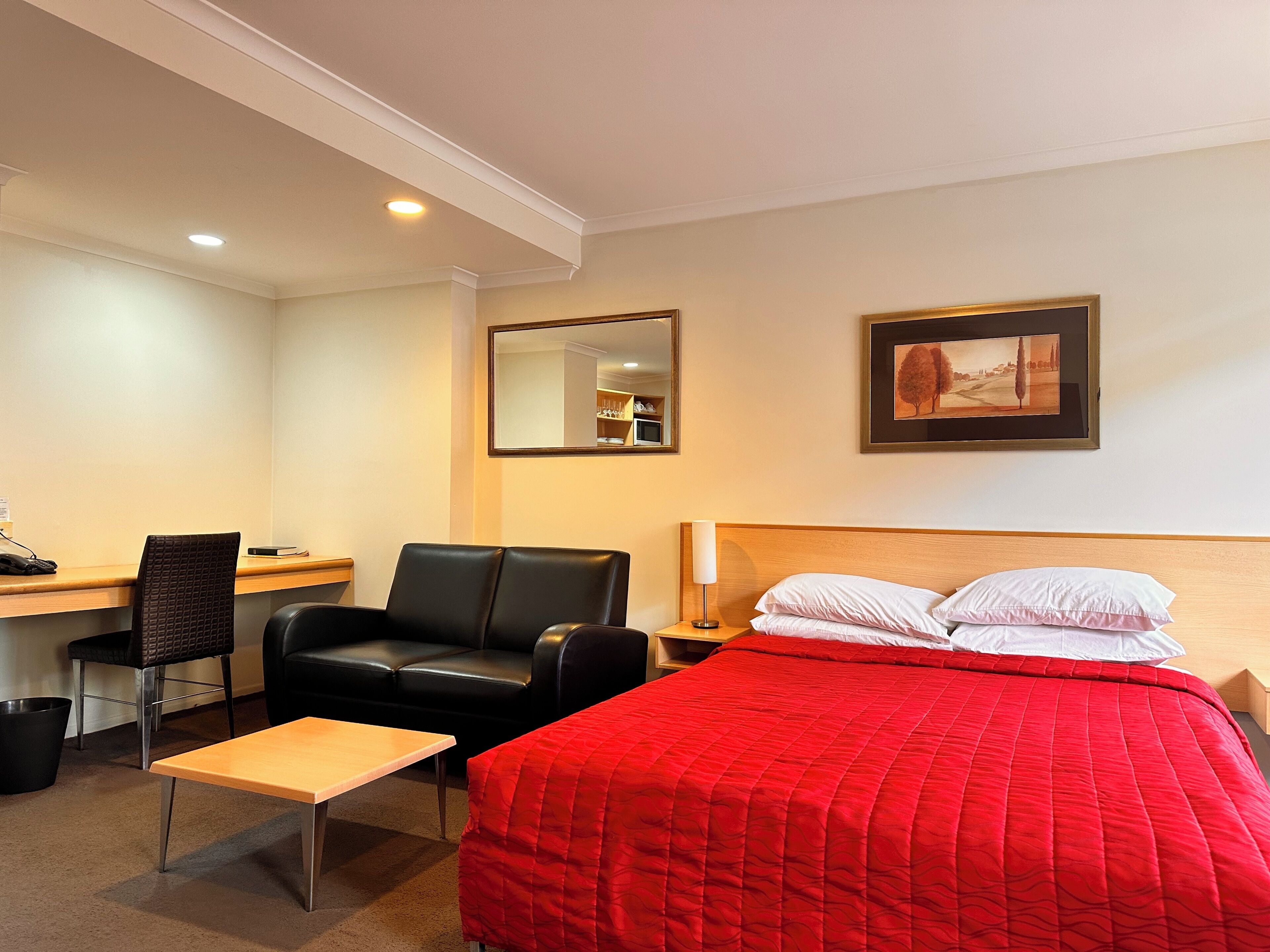 Family Suite One bedroom | Desk, soundproofing, iron/ironing board, free WiFi