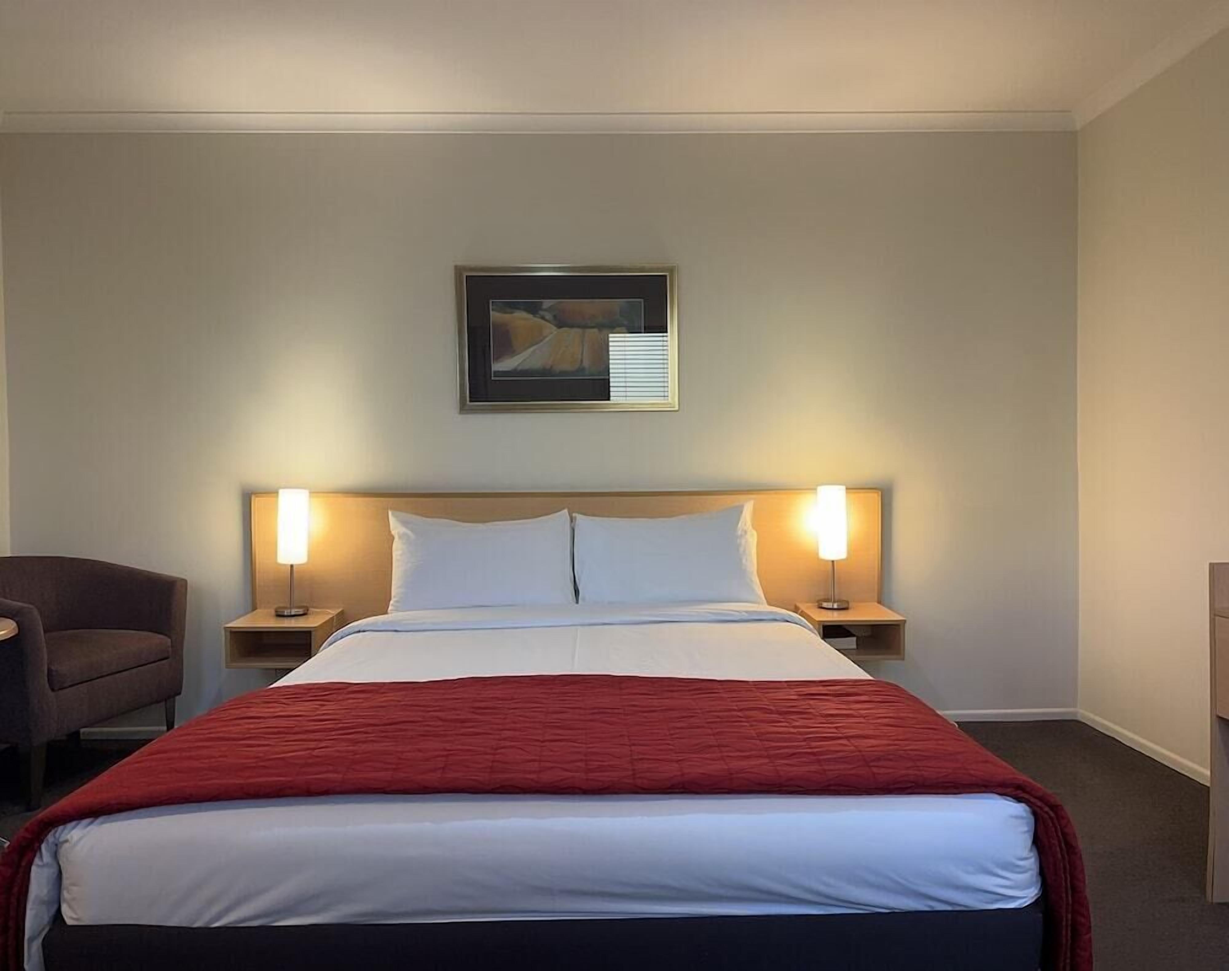 Desk, soundproofing, iron/ironing board, free WiFi