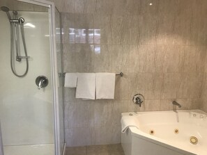 Bồn tắm và buồng tắm vòi sen riêng, bồn tắm thủy lực, vòi sen phun mưa 