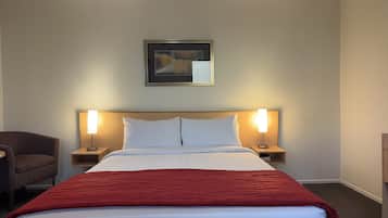 Deluxe Δίκλινο Δωμάτιο (Double) (Queen Room with Bath) | 1 υπνοδωμάτιο, γραφείο, ηχομόνωση, σίδερο/σιδερώστρα