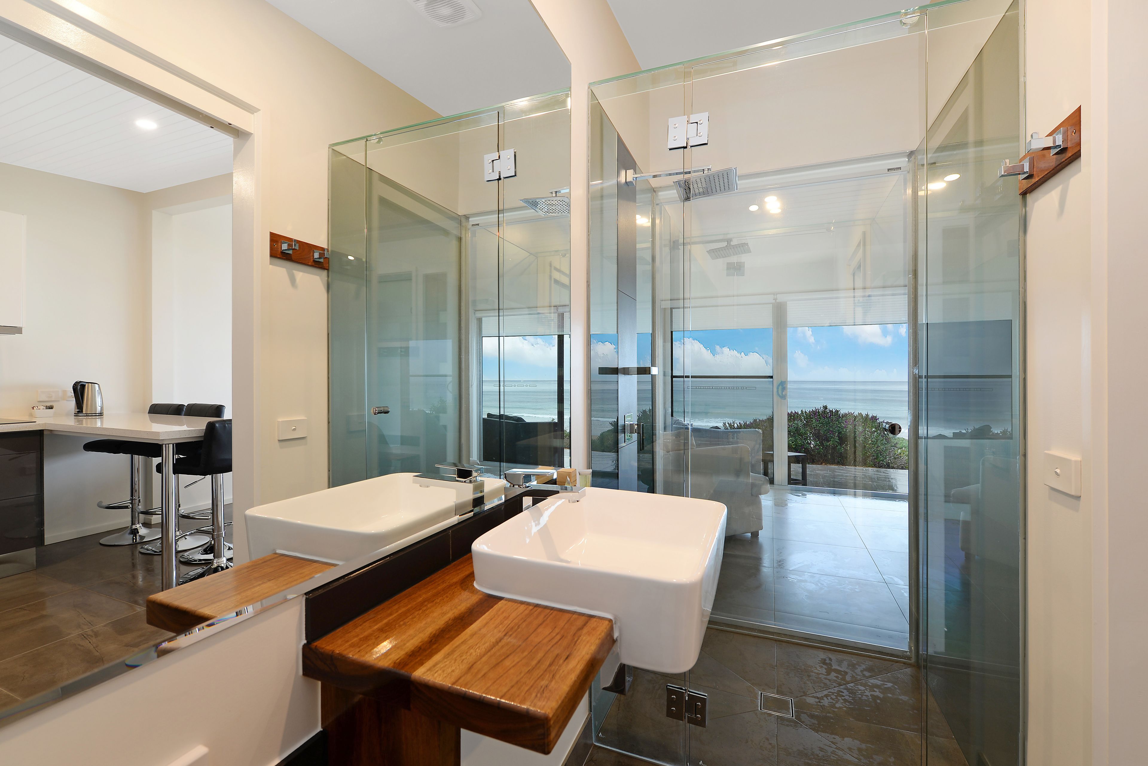 Two Bedroom Beach View Apartments | Bathroom