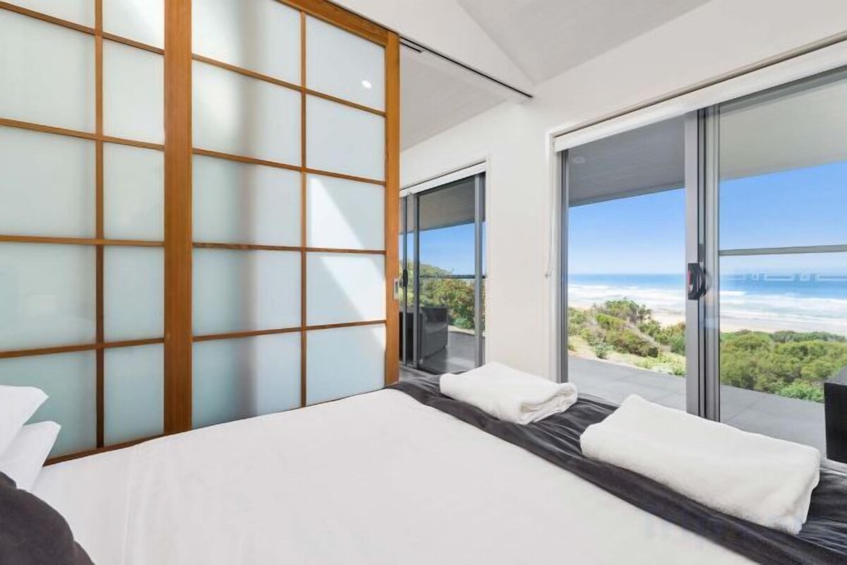 Cribs (surcharge), WiFi (free), bed sheets