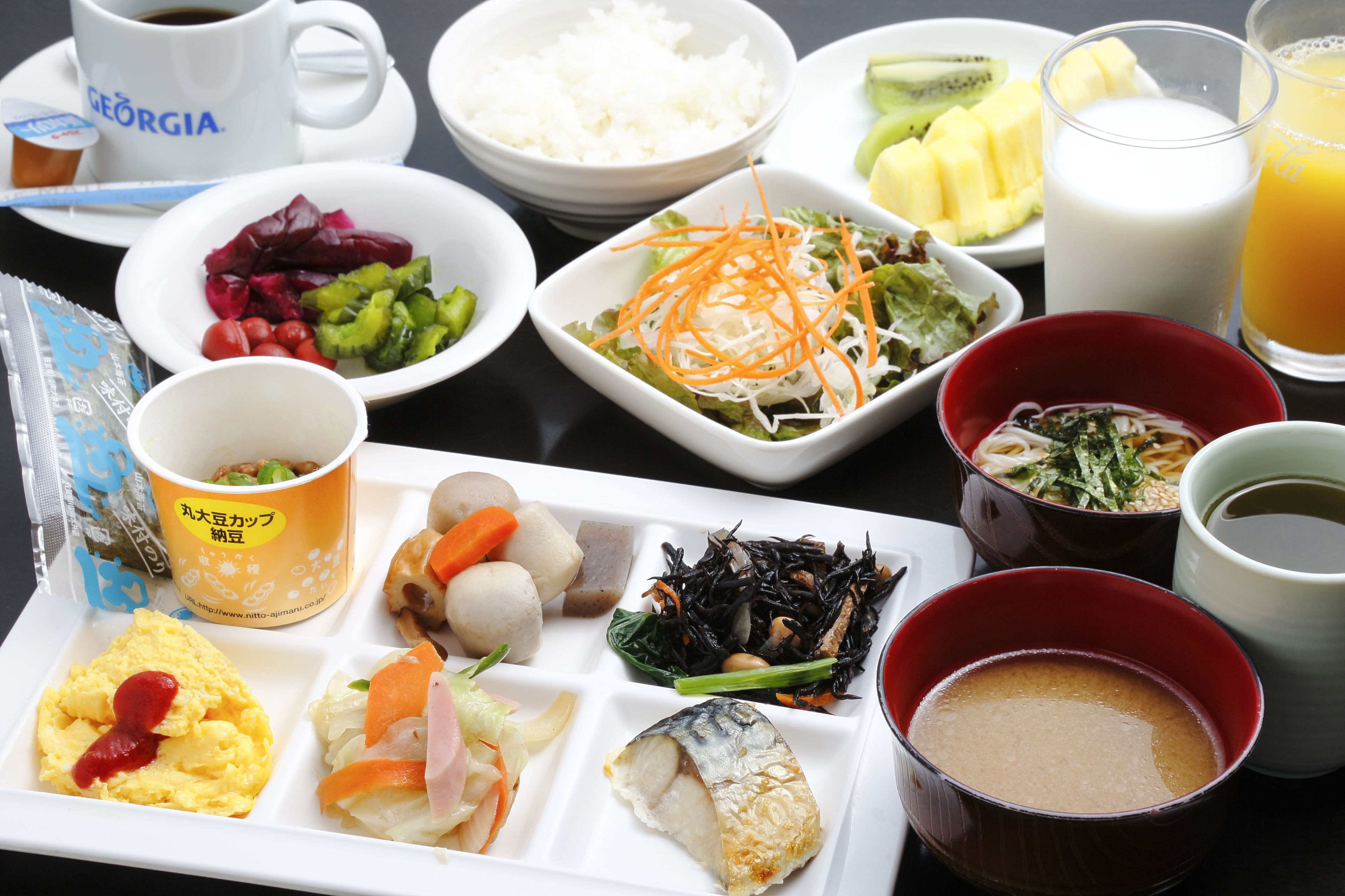 Daily buffet breakfast (JPY 900 per person)