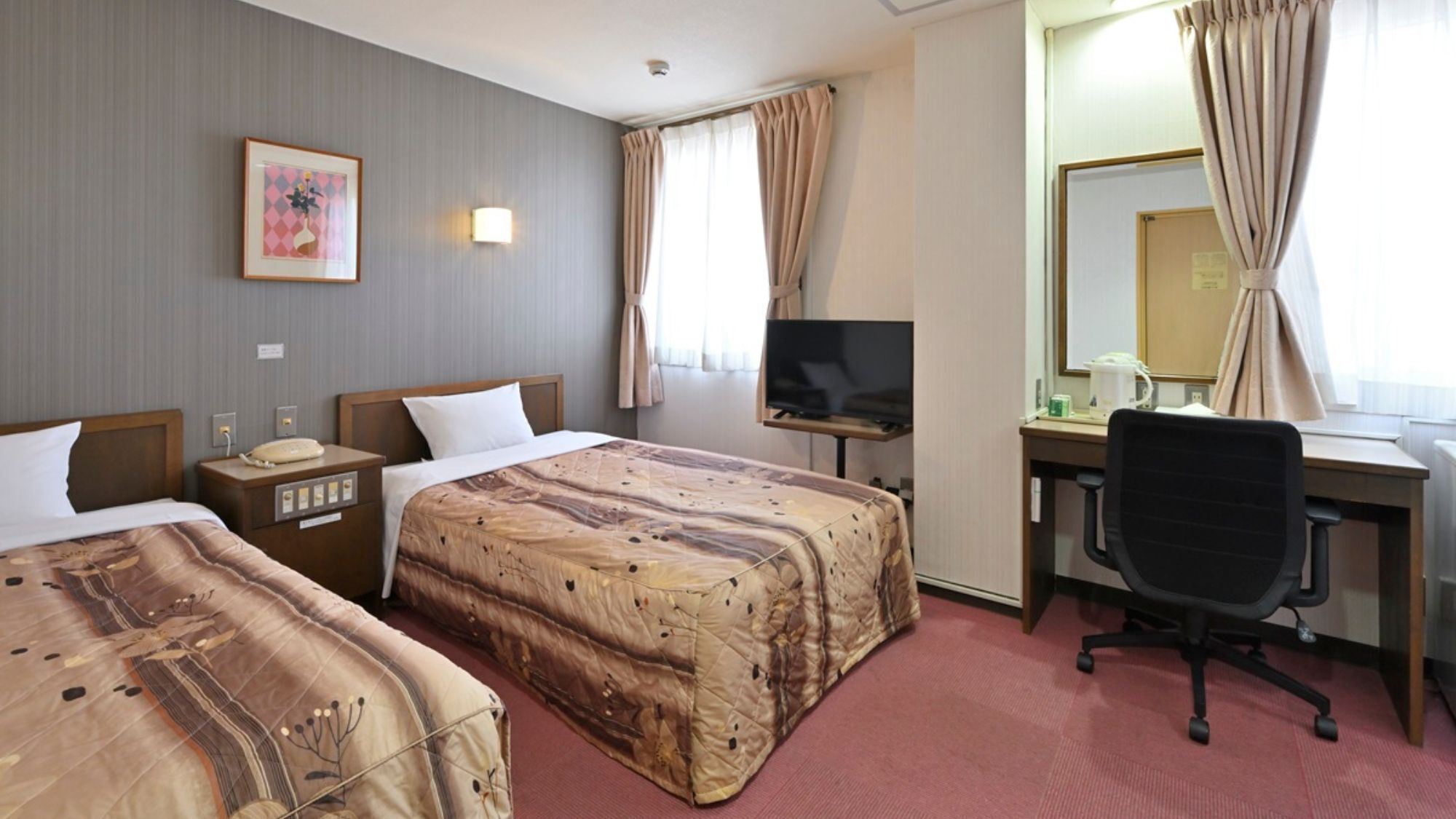 Desk, free WiFi, bed sheets