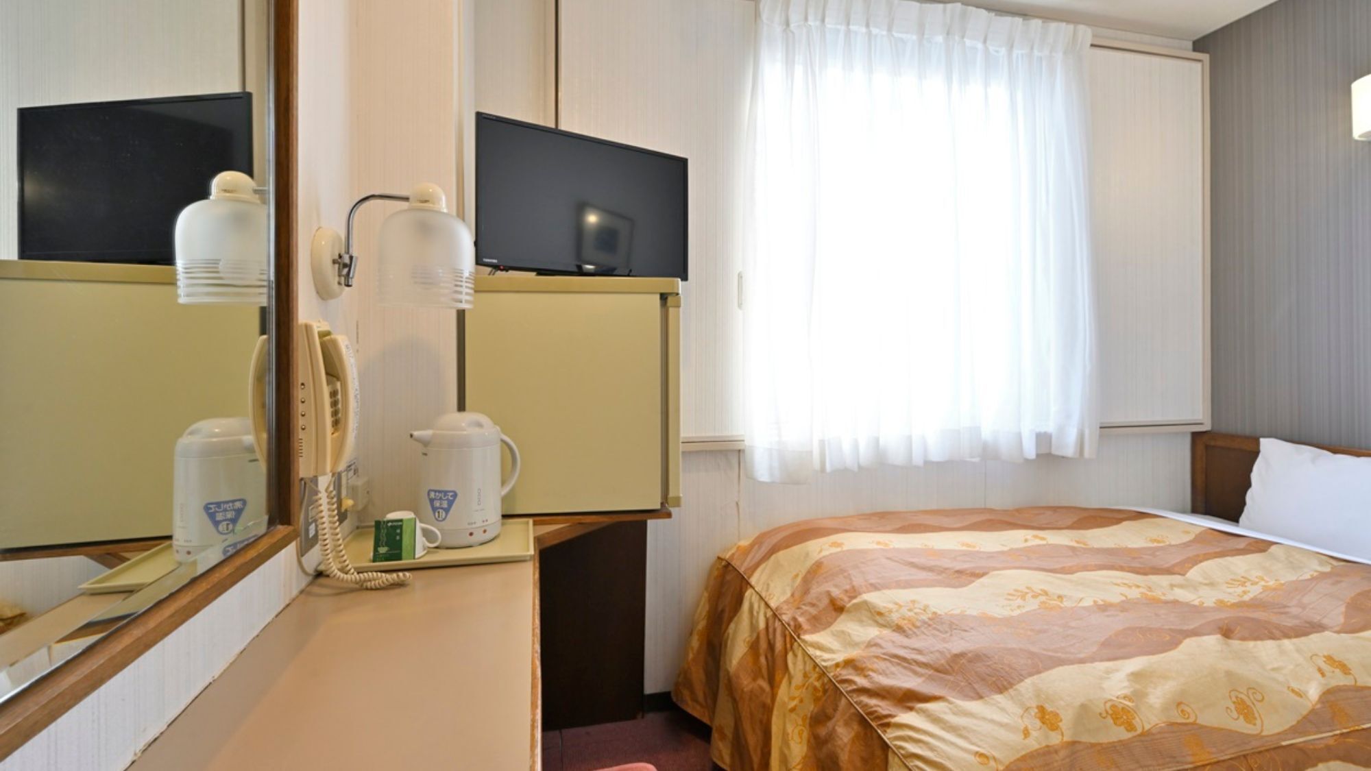 Desk, free WiFi, bed sheets