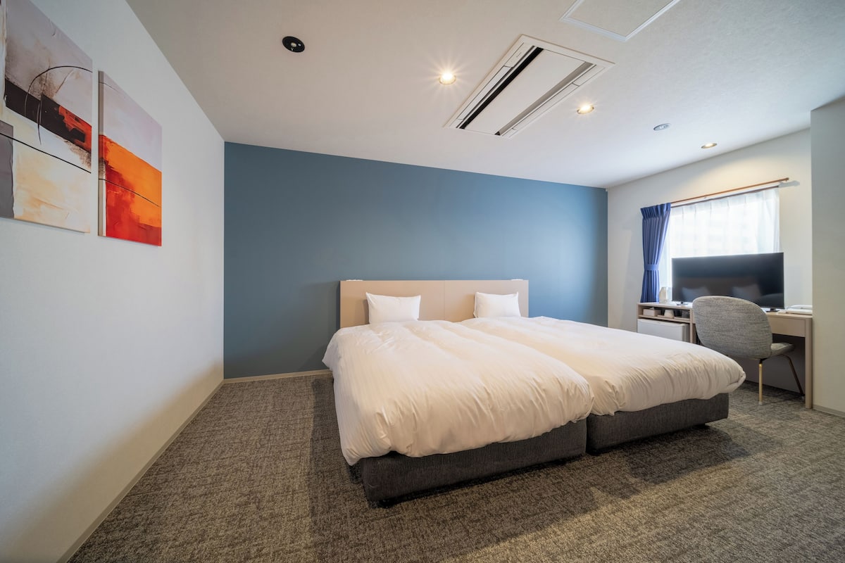 Deluxe Twin Room, Non Smoking | Desk, free WiFi, bed sheets