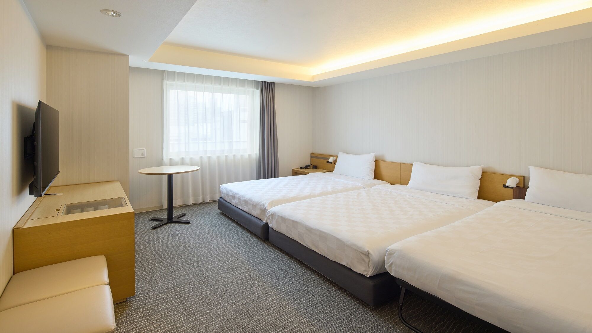 Schreibtisch, schallisolierte Zimmer, Bügeleisen/Bügelbrett