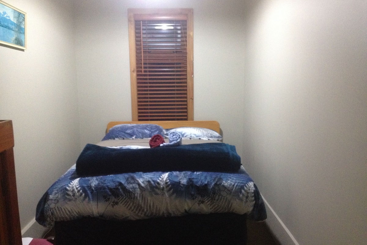 Habitación doble | Edredón, wifi gratis y ropa de cama