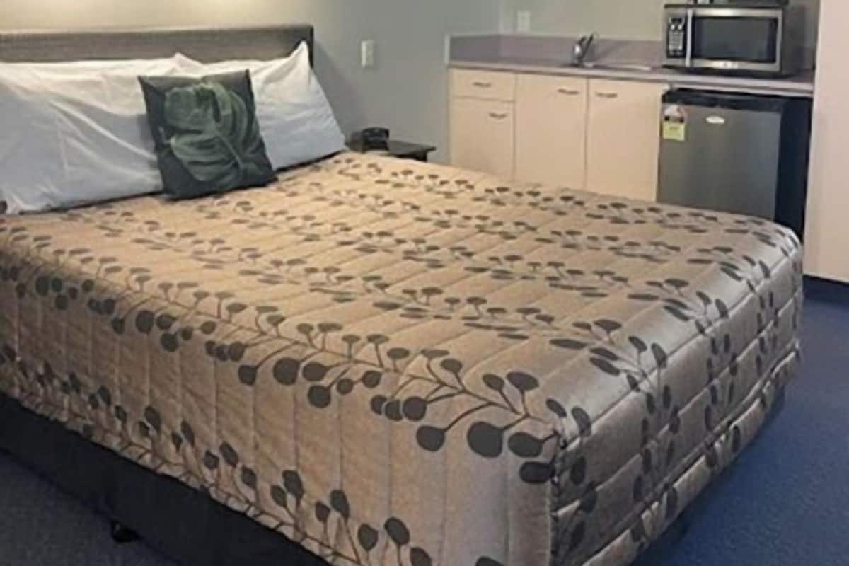 Basic-Studio, 1 Queen-Bett | 1 Schlafzimmer, laptopgeeigneter Arbeitsplatz, Bügeleisen/Bügelbrett