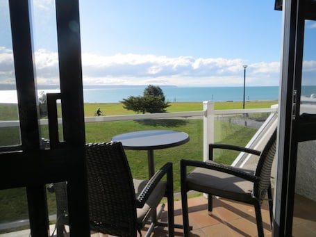 Studio with Sea View. Harbour View Motel on Ahuriri Beach in Napier NZ with sea view suites