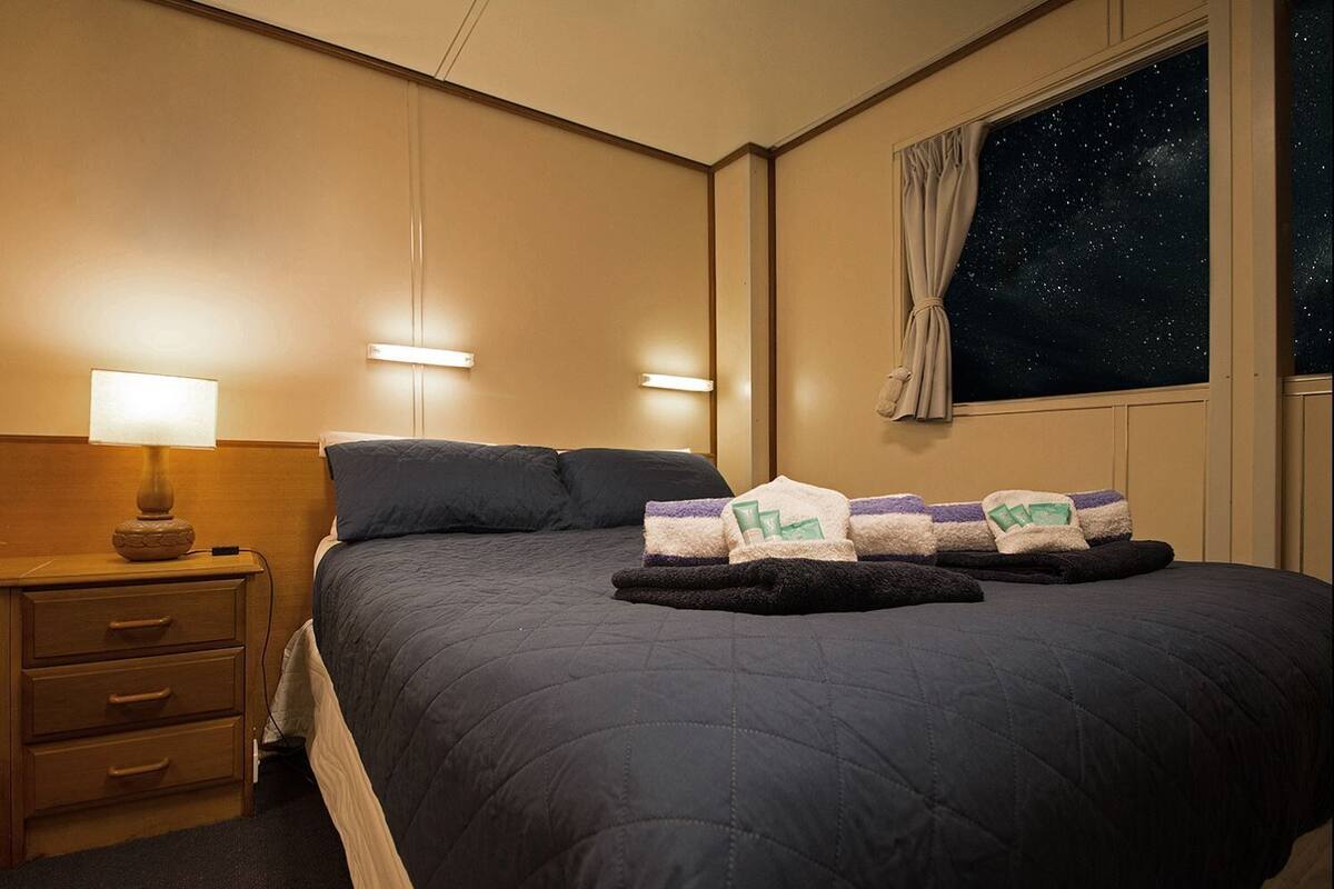 Standard Double Room | Katil bayi/kot (surcaj), cadar katil