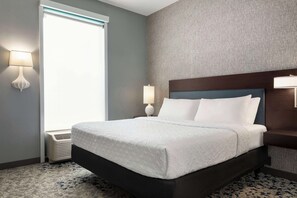 Suite, 1 kingsize-seng | Sengetøy av topp kvalitet, safe på rommet og individuelt innredet