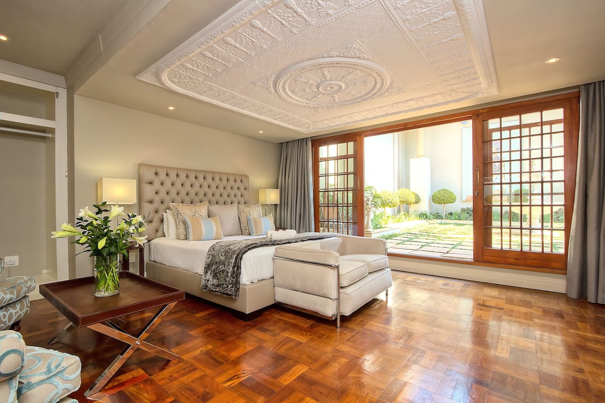 Suite Executive, 1 letto king, vista cortile | Biancheria da letto di alta qualità, con stile personalizzato