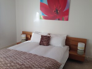 Tabla de planchar con plancha, cunas gratuitas y wifi gratis 