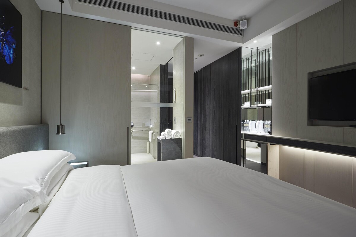 In-room safe, desk, blackout drapes, soundproofing