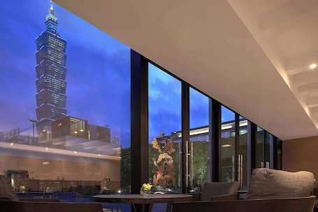 Restaurant. Humble House Hotel Taipei, Curio Collection by Hilton