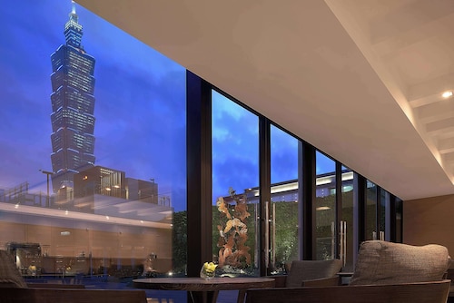 Humble House Hotel Taipei, Curio Collection by Hilton