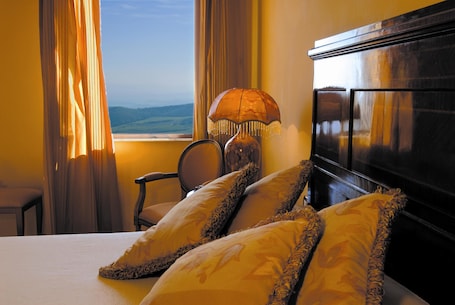 Premium bedding, down duvets, minibar, in-room safe