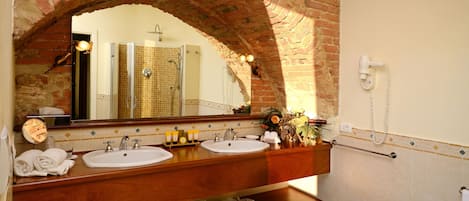 Suite, Multiple Beds, Valley View | Bathroom | Shower, rainfall showerhead, designer toiletries, hair dryer