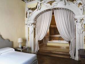 Baignoire relaxante profonde