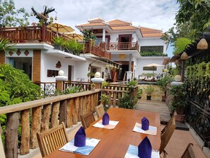 Outdoor banquet area - Wheel Garden Riverside (Siem Reap)