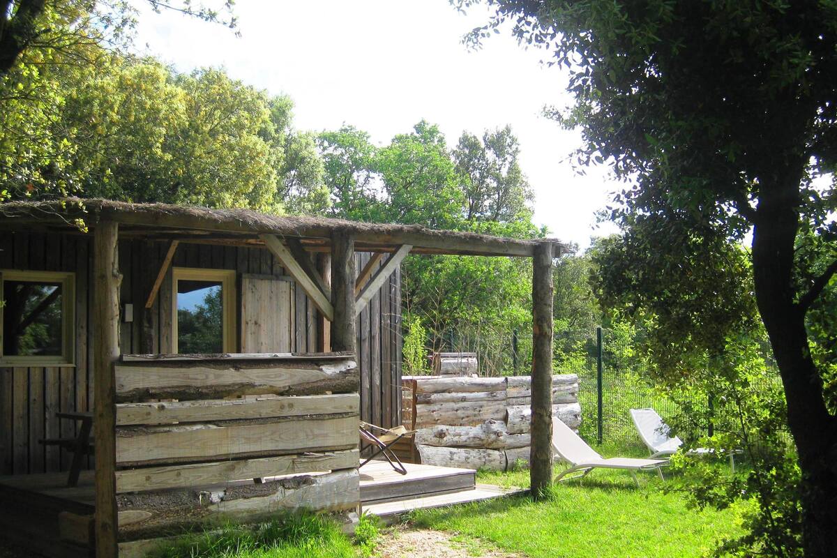Comfort Chalet, 1 Queen Bed | Terrace/patio