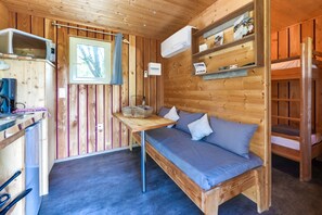 Family Chalet, 2 Bedrooms | Private kitchenette