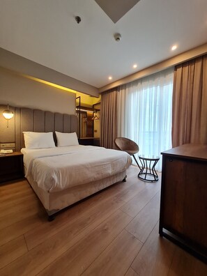 Comfort Plus single Room | Literie de qualité, minibar, coffre-fort, bureau