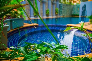 Outdoor pool, open 7 AM to 10 PM, pool loungers