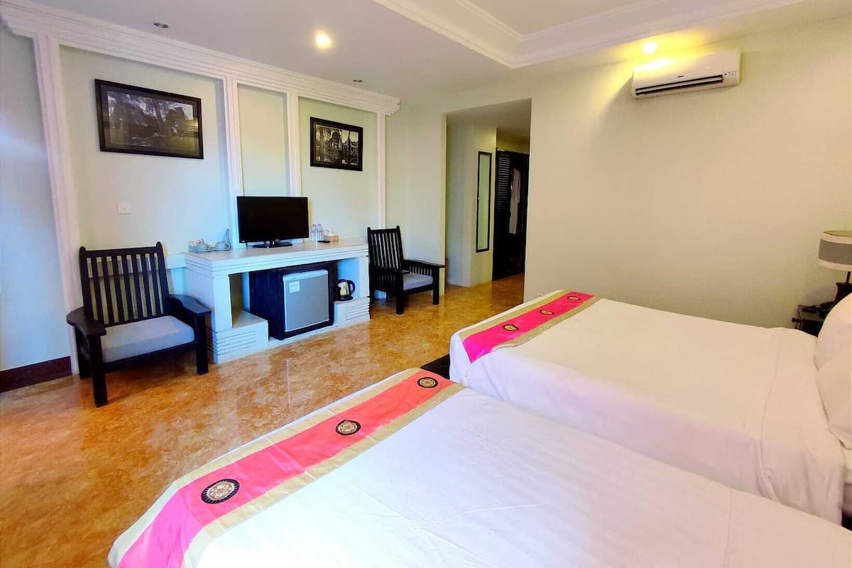 Suite familiar, 1 habitación | Caja fuerte, wifi gratis, decoración individual y mobiliario individual