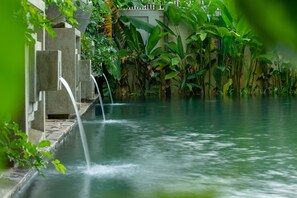 ห้องดีลักซ์ดับเบิล, วิวสระว่ายน้ำ | วิวริมน้ำ