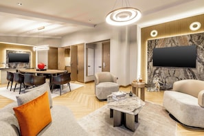 Presidential Suite | Living area | 43-inch Smart TV with satellite channels - AHC Taksim Hotel (Istanbul)