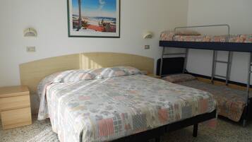 Con arredamento individuale, una scrivania