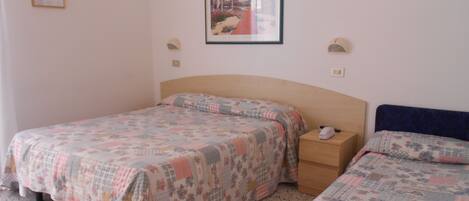 طراز فريد لكل وحدة ومكتب وأسرّة أطفال/رضّع (مجانًا) وأسرّة قابلة للطي