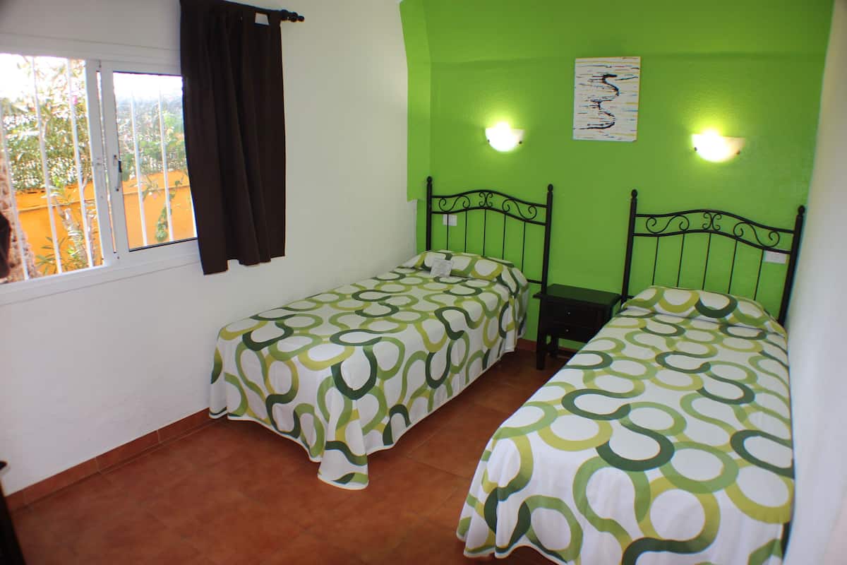 1 chambre, rideaux occultants, draps fournis