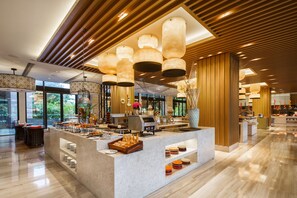 Breakfast buffet - Holiday Inn Resort Hainan Clear Water Bay, an IHG Hotel (Lingshui)