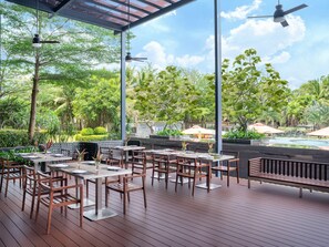 Breakfast, lunch and dinner served  - Holiday Inn Resort Hainan Clear Water Bay, an IHG Hotel (Lingshui)