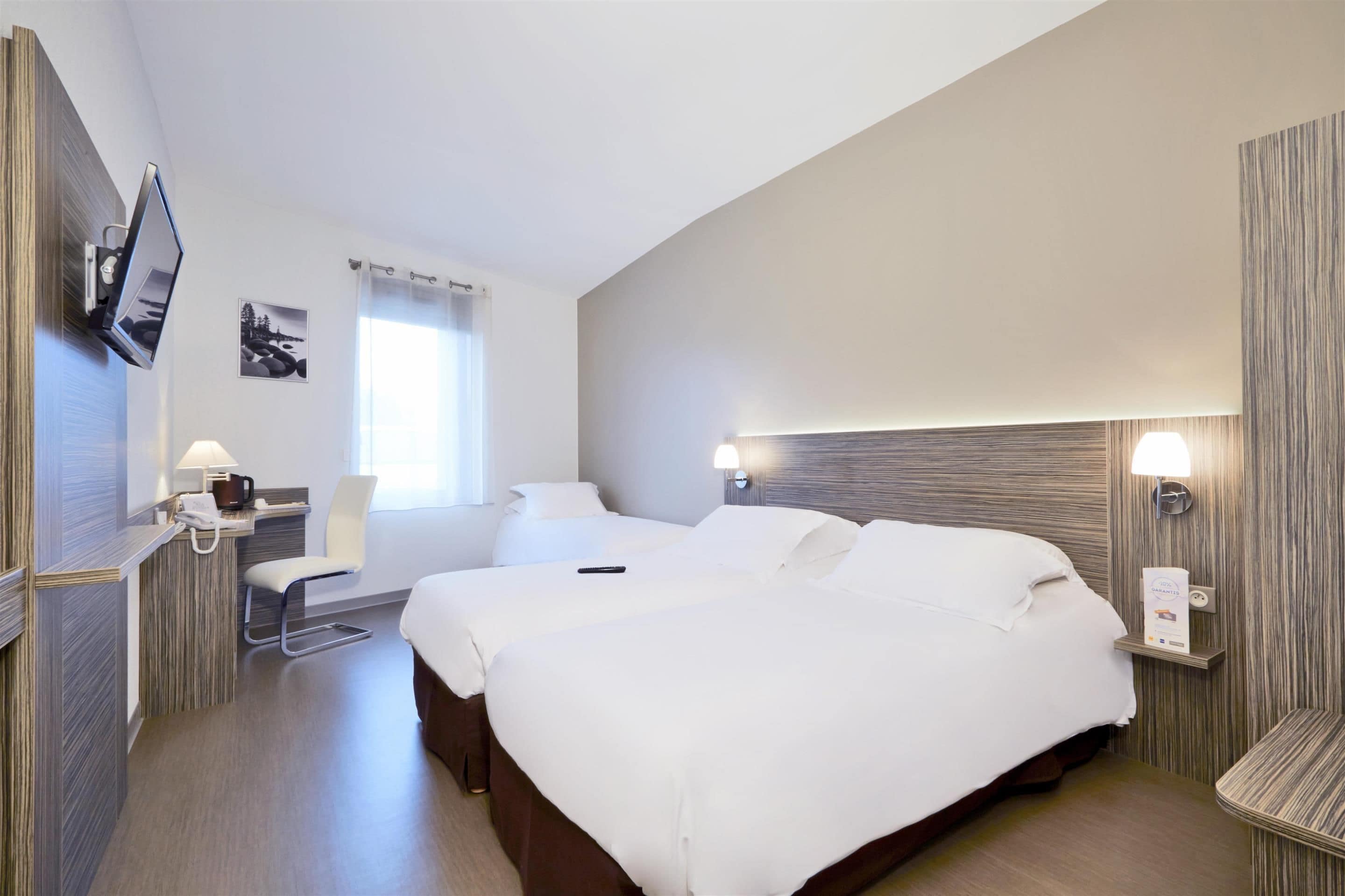 Luxe beddengoed, een bureau, geluiddichte muren, gratis babybedden