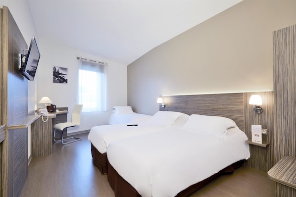 Premium bedding, desk, soundproofing, free cots/infant beds