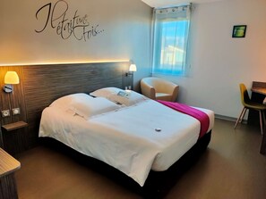 Superior Room, 1 Katil Kelamin (Double) | Peralatan tempat tidur premium, meja, kalis bunyi 