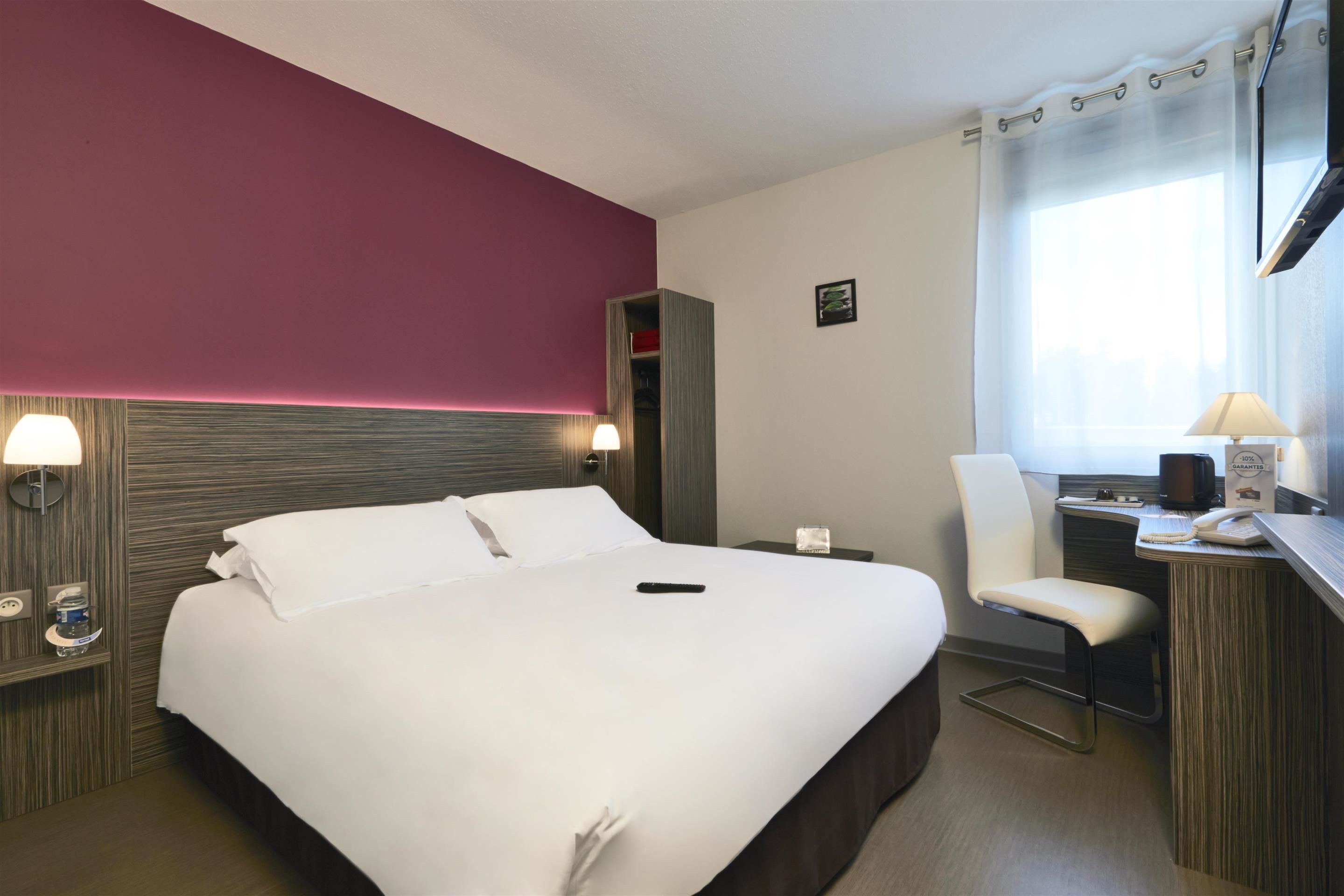 standard room, 1 double bed | premium bedding, desk, soundproofing, free cots/infant beds