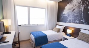 Zimmer, 2 Einzelbetten (XXX) | Allergikerbettwaren, Minibar, Zimmersafe, Schreibtisch