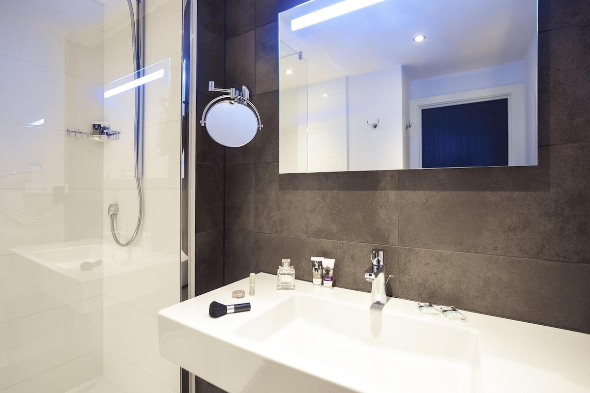 Minibar, in-room safe, desk, blackout curtains